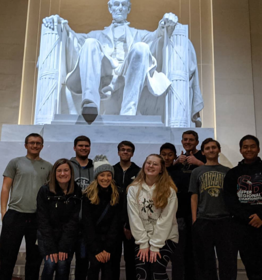 Battle journalism students pose for a picture in front of the Lincoln Monument. 