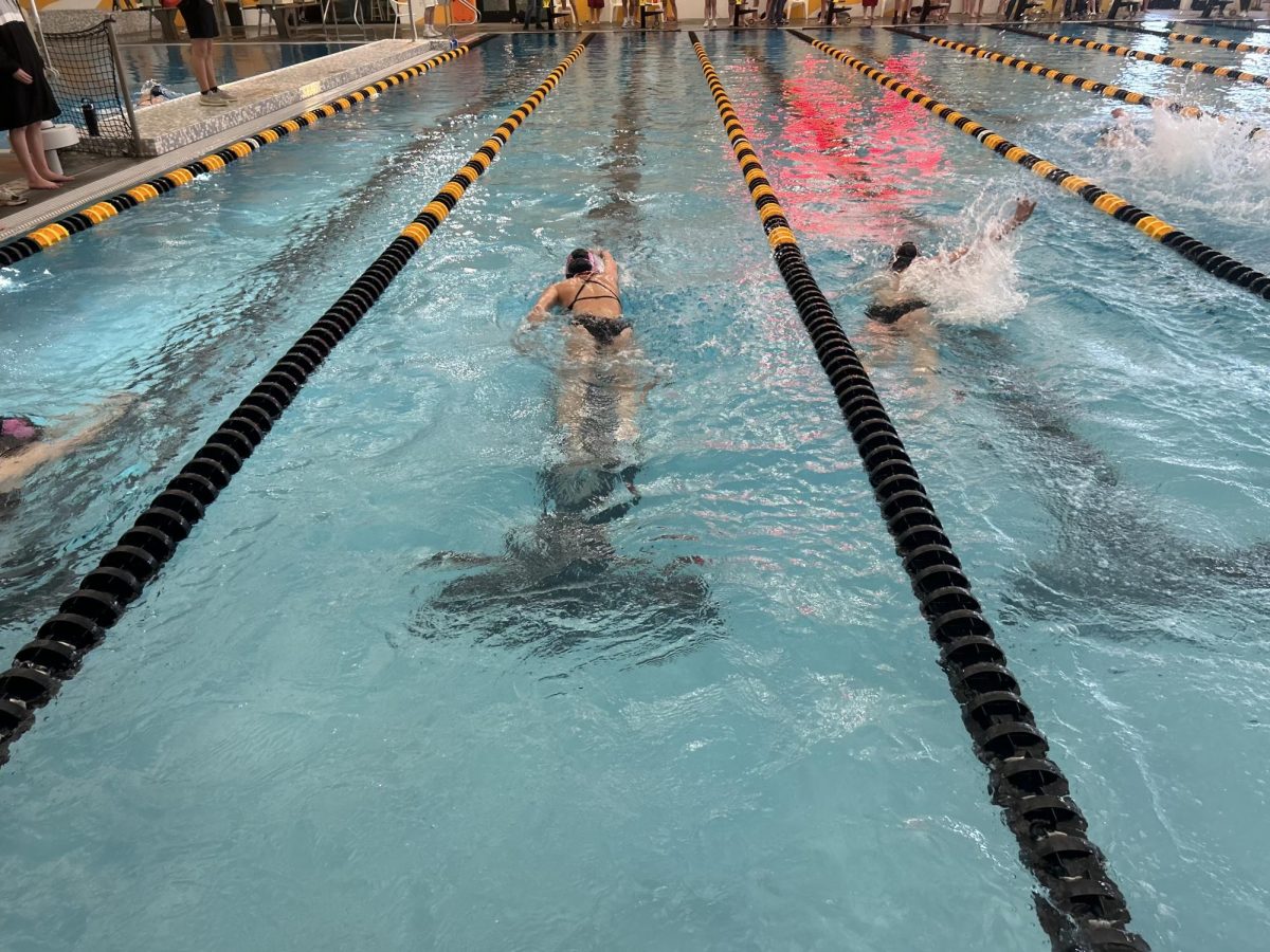 Junior Ellie Buxton competes in 100m freestyle